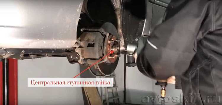 Отворачивание крепежных болтов опоры